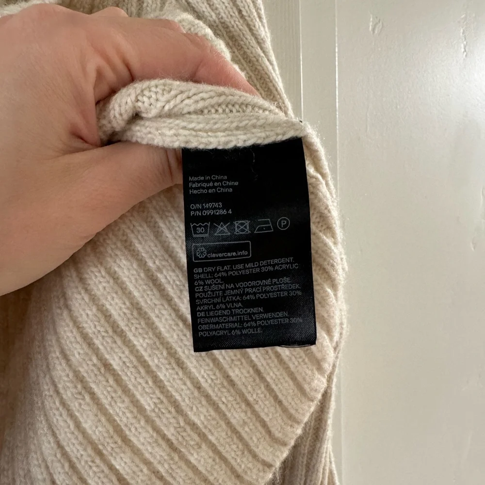 H&M Sweater - Picture 5 of 5